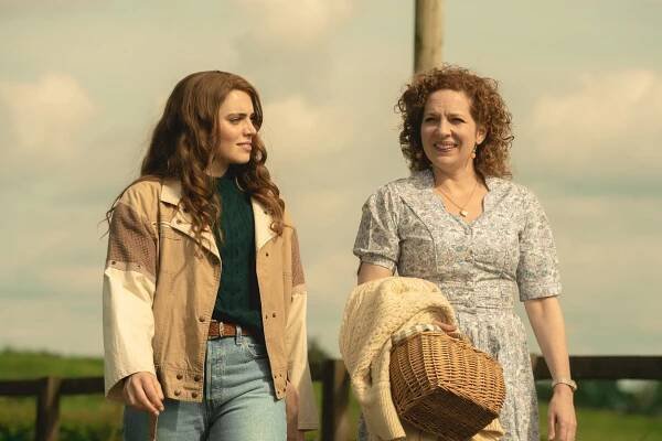 Rivalové - Epizoda 1 - Z filmu - Bella Maclean, Katherine Parkinson