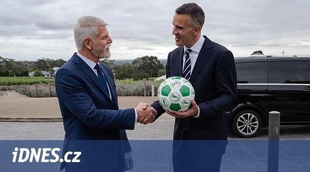 Pavel zakončil cestu Austrálií, předsedu vlády obdaroval míčem Bohemians - iDNES.cz