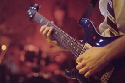 Left vs Right Handed Guitar: What Is The Difference?