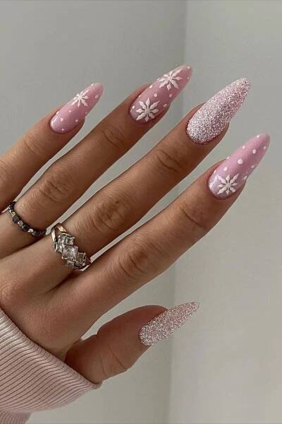 Ongles Rose Pastel, Nails Festive, Snow Nails, Festive Nails, Christmas Colours, Christmas Manicure, Christmas Gel Nails, Holiday Nail, Snowflake Nails