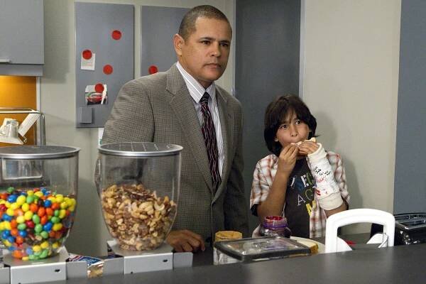 Closer - Rodinná tragédie - Z filmu - Raymond Cruz