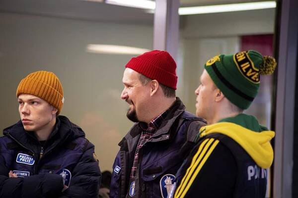 Koskinen - Hukan enkelit 1/2 (S01E07) (2022) | Galerie - Z epizody | ČSFD.cz