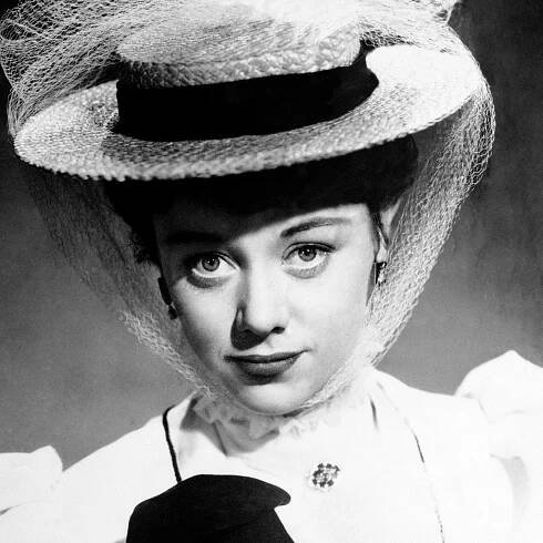 Glynis Johns death: Mary Poppins’ Mrs Banks and ‘Send in the Clowns’ singer dies aged 100