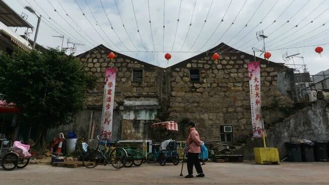 Peng Chau, Hong Kong’s underdog island