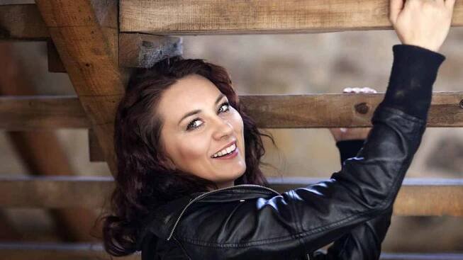 Hymnu před prvním semifinále se Slavií zazpívá sopranistka Jana Šrejma Kačírková