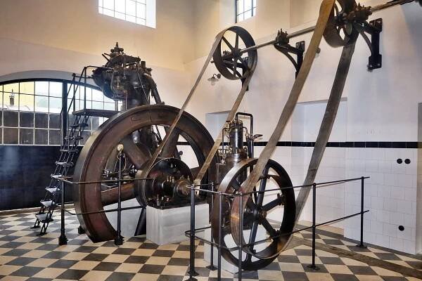 MUZEUM STARÝCH STROJŮ S NOVOU VIZÁŽÍ SE OTEVŘELO VEŘEJNOSTI | OIK TV 