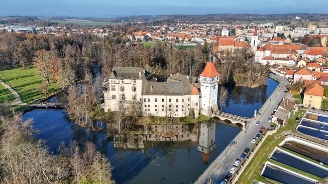 Pohledy z nebe dronem Dana Luhana: Díl sedmý - zámky