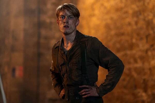 Louis Hofmann as Werner Pfennig in episode 104 of All the Light We Cannot See