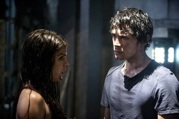 Prvních 100 - Contents Under Pressure - Z filmu - Marie Avgeropoulos, Bob Morley