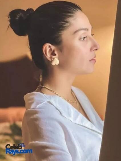 Ayeza Khan social