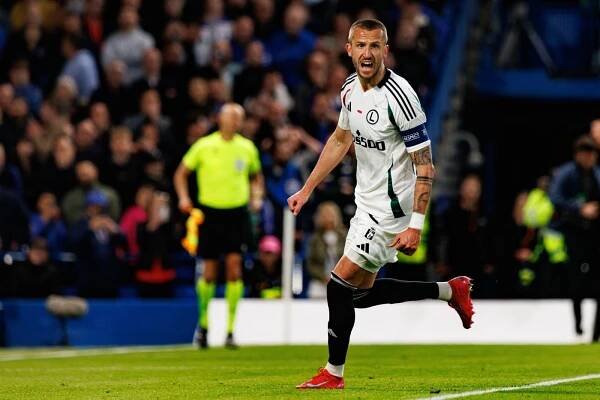 Legii zaskočila úroveň české ligy, říká Pekhart. Velikostí a zázemím je klub jako Real Madrid