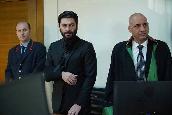 Kasaba Doktoru - Episode 19 - Z filmu - Ozan Akbaba