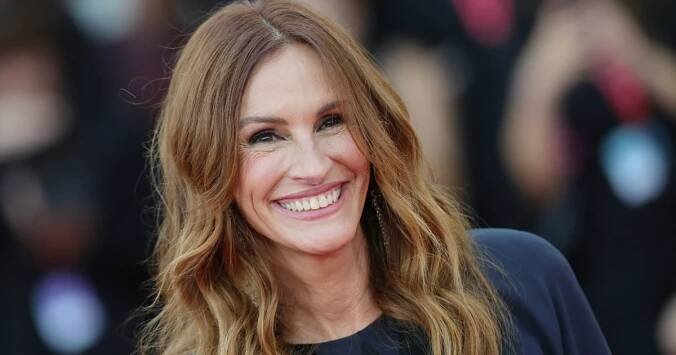Julia Roberts & Niece Emma Roberts Twin in Super Rare Red Carpet Appearance