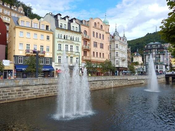 Ludwig van Beethoven nebo Antonín Dvořák. Karlovy Vary navštěvovaly i celebrity