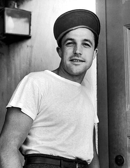 Gene Kelly: What made this gifted actor, singer & dancer so special (1940s-60s) 12