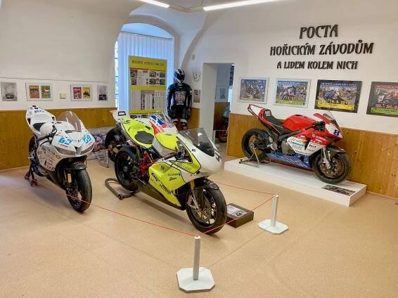 Chcete vidět nejlepší českou motorku na světě, jejíž genialitu zkoumali i Japonci? Za motocyklovými legendami si udělejte výlet do Hořic