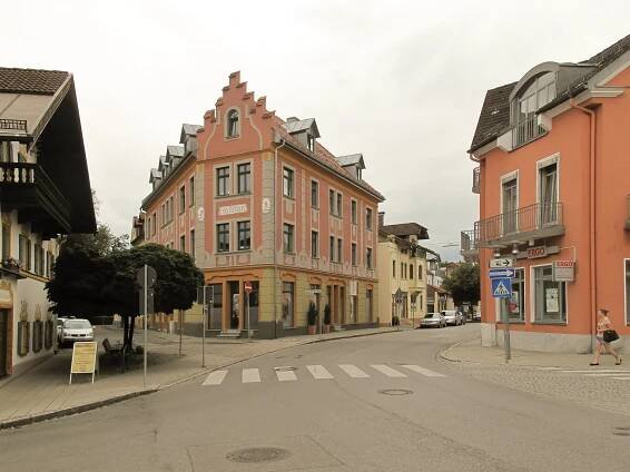 Soubor:Bad Aibling, straatzicht2 Bahnhofstrasse-Sedanstrasse 2012-08-06 14.51.jpg – Wikipedie