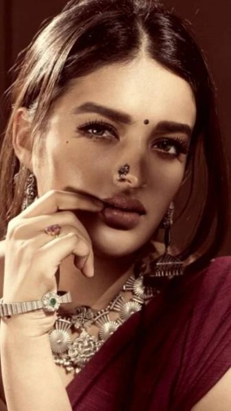 Cute clicks of Nidhhi Agerwal