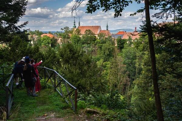 Opočno: Houštím a pralesem (Johana z Bohnické věže)