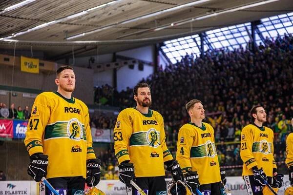 HC Vsetín online - oficiální­ internetové stránky VHK Vsetí­n | FOTO + VIDEO: Úžasná atmosféra na derby, Lapač hostil finále