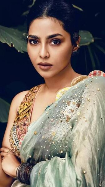 Aishwarya Lekshmi flaunts stunning fashion
