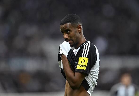 Eddie Howe insists Alexander Isak could stay at Newcastle, 'all options' remain open