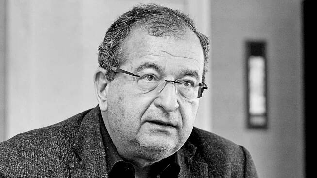 Zemřel Cyril Höschl