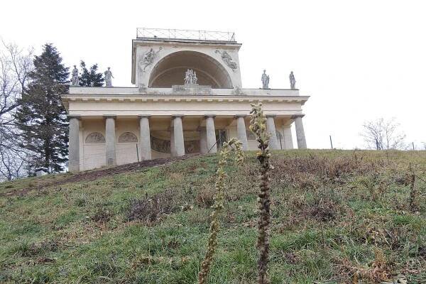 Apollonův chrám u Mlýnského rybníka u Lednice.