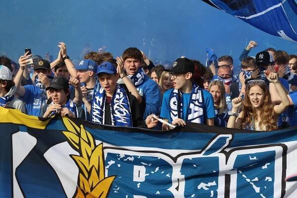 Pyro i zastavená doprava. Kometa ovládla Brno, fans vyrazili do Ronda pochodem