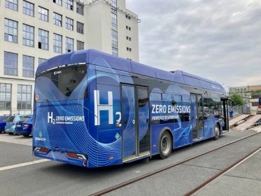 Praha pustila do ulic první vodíkový autobus. Podívejte se, kde ho můžete vyzkoušet - Zdopravy.cz