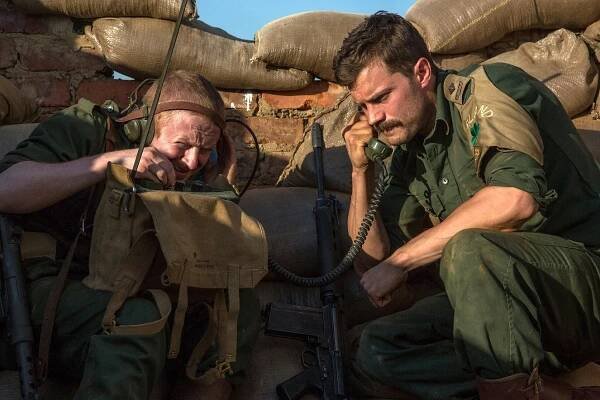 The Siege of Jadotville - Z filmu - Conor MacNeill, Jamie Dornan
