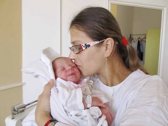 LILIANA KRATOCHVÍLOVÁ: Rodiče Lenka Kratochvílová a Jiří Čihák z Rychnova nad Kněžnou přivedli na svět dceru. Narodila se 22. dubna ve 12.23 hodin s váhou 3,30 kg a délkou 48 cm. Doma se na malou sestřičku těšila Natálka.