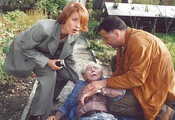 In aller Freundschaft - Ein Häuschen im Grünen (S04E03) (2001)