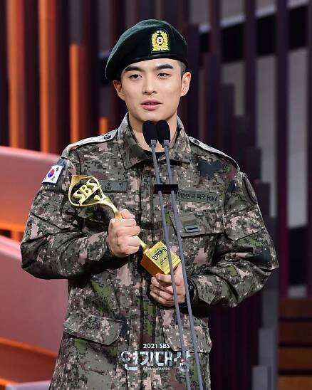 Aj v roku 2021 prinášala SBS divákom pôžitok. Ktoré z jej drám získali 2021 SBS Drama Awards? - Asianstyle