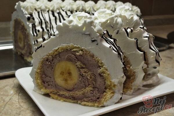 Banana split roláda | NejRecept.cz