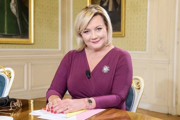 Politička Alena Schillerová dá v šatníku občas šanci i výrazným barvám.