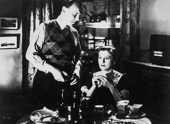 Ralph Richardson, Diana Wynyard - On the Night of the Fire - Z filmu