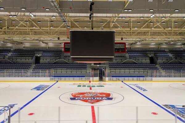 OBRAZEM: Poruba je doma v novém, plocha jako v NHL. Co novinky a cena?