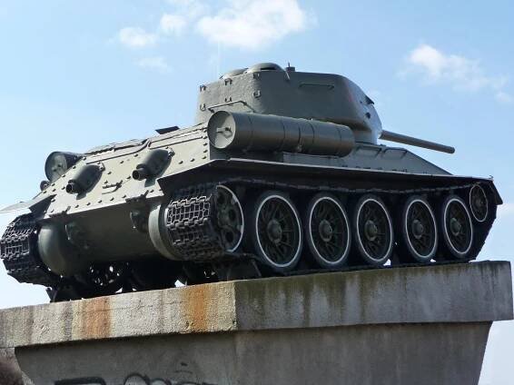 Tank T-34 ve Starovičkách :: KVH MZ