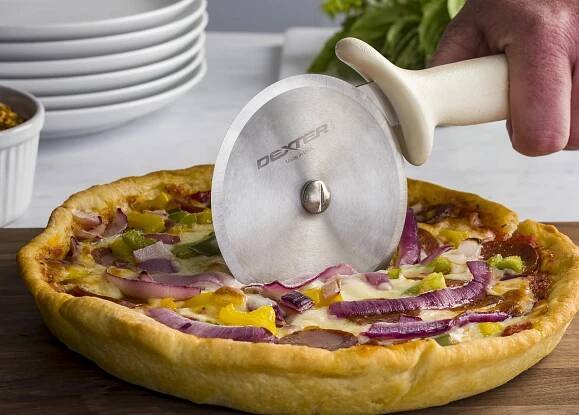 Product Photography Dexter Pizza Cutter 18023 chef cutting pizza slice
