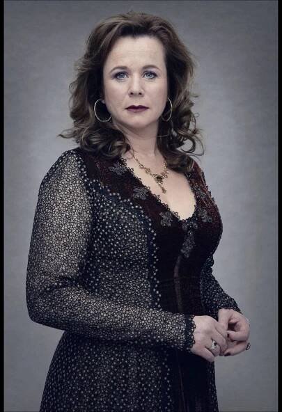 Emily Watson In King Lear Wallpaper