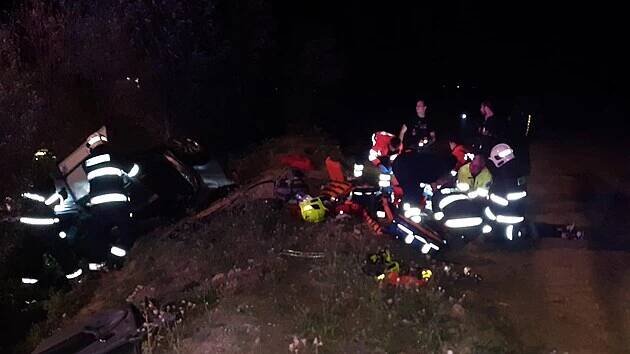 Smrtelná nehoda: auto na střeše, spolujezdkyně zemřela