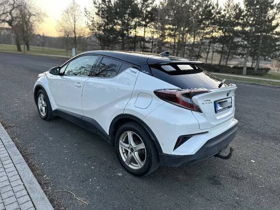 Toyota C-HR, automat, Hybrid, 1,8 + závěsné zařízení