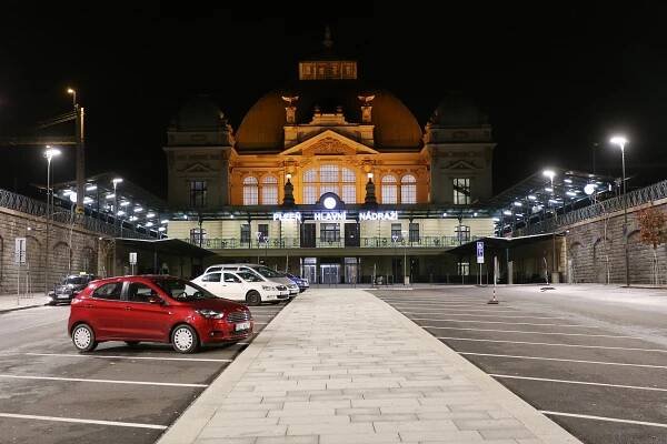 FOTO: Nové spěšné vlaky zajistí komfortní spojení Plzně, Chebu a Karlových Varů