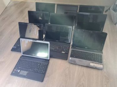 10 notebooků Acer, Toshiba, Compaq - Počítače a hry