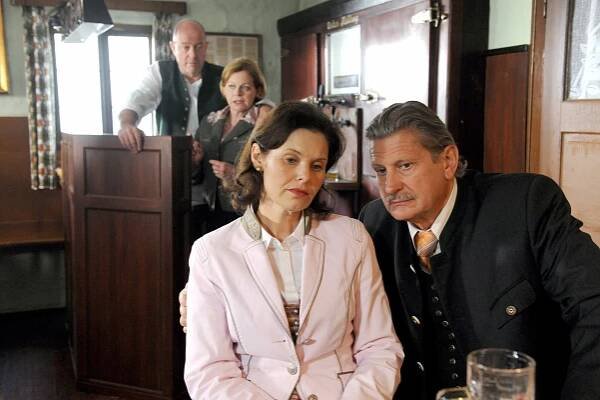 4 ženy a pohřeb - Schlussstrich - Z filmu - Brigitte Jaufenthaler, Georges Kern