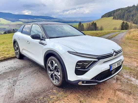 Citroen C5 X SHINE PACK PLUG-IN HYBRID 225 ë-EAT8 - Autaprozeny.cz