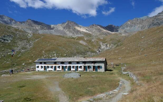 Vittorio Sella Hut