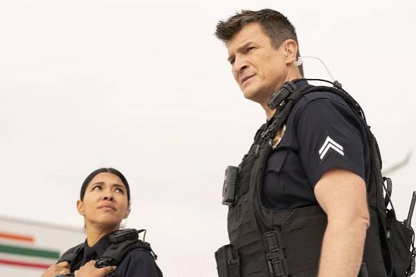 Zelenáč - Série 7 - The Shot - Z filmu - Lisseth Chavez, Nathan Fillion