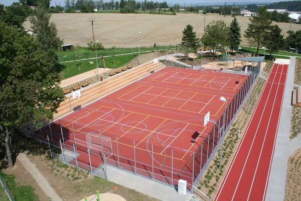 ŠKOLNÍ SPORTOVIŠTĚ TRHOVÝ ŠTĚPÁNOV – Sportovní projekty